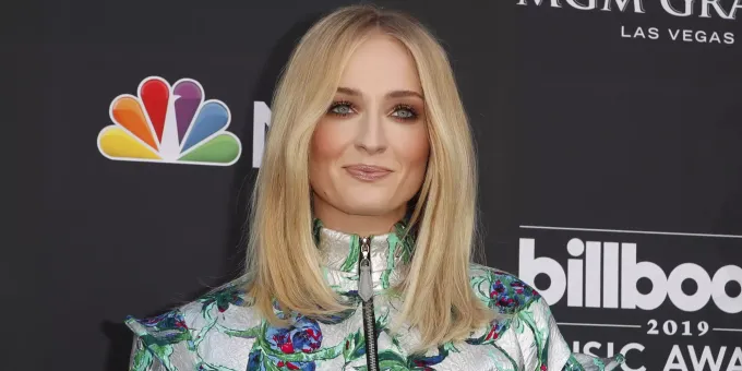 Game Of Thrones Sophie Turner Spoilerte Mit Tattoo Das Ende