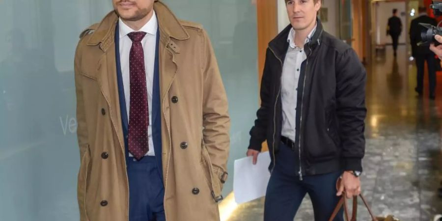 Johannes Dürr (l) vor dem Prozess in Innsbruck. Foto:Expa/ Erich Spiess/APA