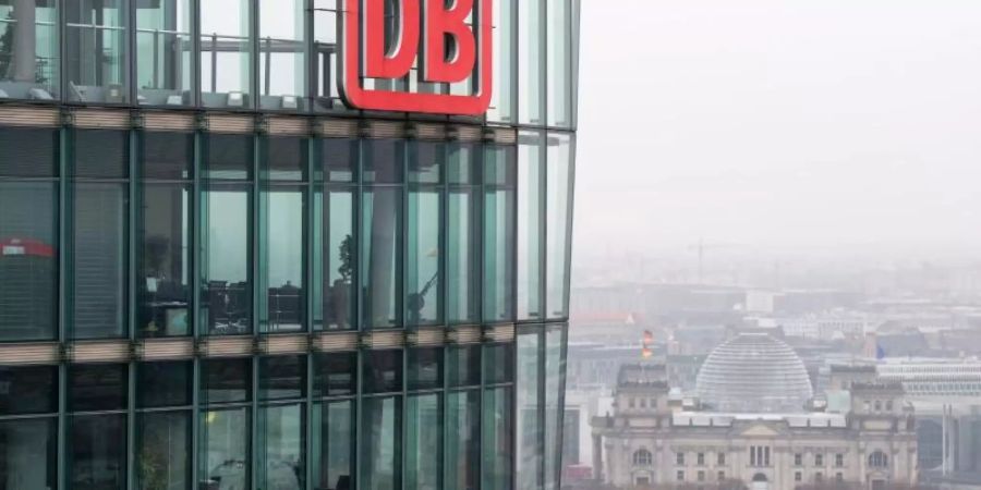 Die Bundesregierung will zusätzliches Geld in das Schienennetz stecken - doch die Bahn verlangt mehr. Foto: Bernd von Jutrczenka