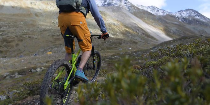 Der Verkauf von E-Mountainbikes ist im vergangenen Jahr um über 50 Prozent auf rund 54'000 Stück angestiegen. (Archivbild) E-Mountainbike