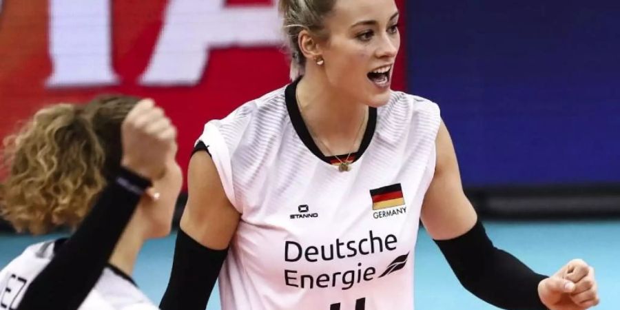 Die erfahrene Nationalspielerin Louisa Lippmann (11) führt zusammen mit Lenka Dürr das DVV-Team der Frauen an. Foto: Uncredited/FIVB