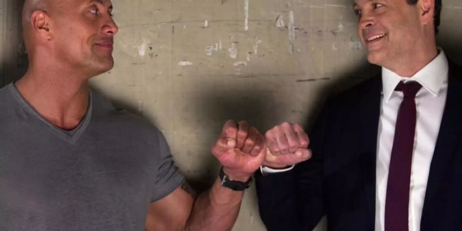 In «Fighting with My Family» kämpft sich eine junge Britin in den USA als Wrestlerin nach oben. Dwayne «The Rock» Johnson (Dwayne Johnson, l) steht ihr als Mentor zur Seite. Foto: -/Universal Pictures