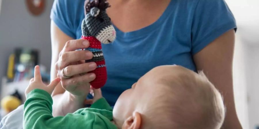 Noch grösser ist der Unterschied, wenn verheiratete Frauen Kinder haben. (Symbolbild)