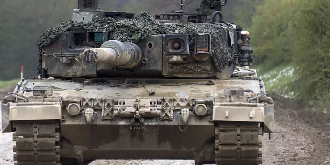 Rollt eine Hitzewelle an, müssen auch Panzer-Fahrten verschoben werden. Schweizer Armee