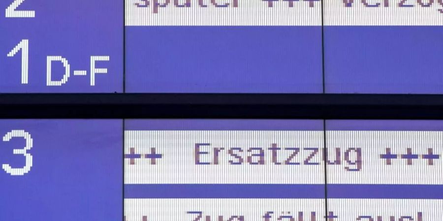 Kommen wirklich immer weniger Züge der Deutschen Bahn pünktlich an? Foto: Daniel Bockwoldt