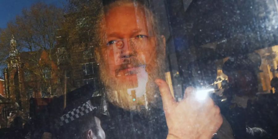 Julian Assange nach seiner Verhaftung in London.