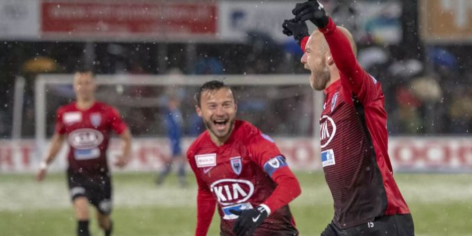 Marco Schneuwly (rechts) jubelt mit Elsad Zverotiv über das 3:0 des FC Aarau gegen Lausanne. FC Aarau