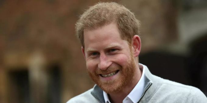 Prinz Harry ist auf dem Weg, um mit der Presse zu sprechen. Harry, Duke of Sussex