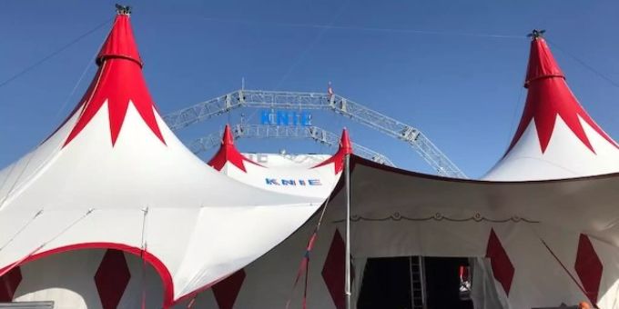 Hier wird die preistragende Familiengeleitete Circus Knie auch dieses Jahr wieder Zuschauer staunen lassen. Zirkuszelt Circus Knie