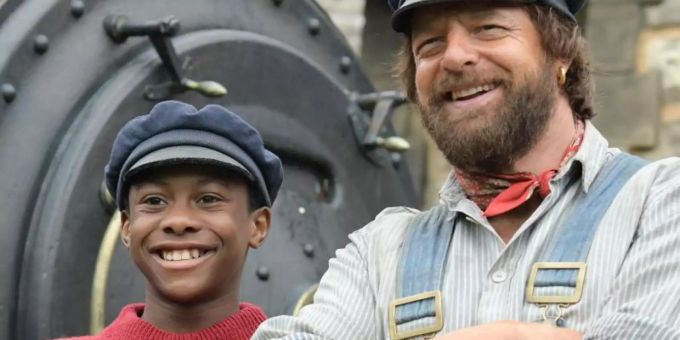 Die Schauspieler Solomon Gordon (l) und Henning Baum bei den Dreharbeiten von "Jim Knopf und die Wilde 13". Foto: Jörg Carstensen Die Schauspieler Solomon Gordon (l) und Henning Baum bei den Dreharbeiten von "Jim Knopf und die Wilde 13". Foto: Jörg Carstensen
