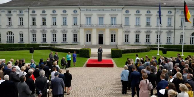 Steinmeier empfängt zur Kaffeetafel auf Schloss Bellevue Steinmeier empfängt zur Kaffeetafel auf Schloss Bellevue