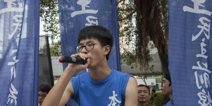 Zwei geflüchtete Aktivisten finden in Deutschland Schutz. Ray Wong ist einer von ihnen. Foto: Alex Hofford/EPA/Archiv