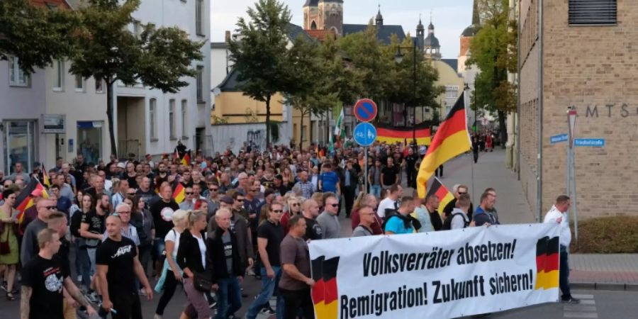 Rechtsextreme demonstrieren in Köthen