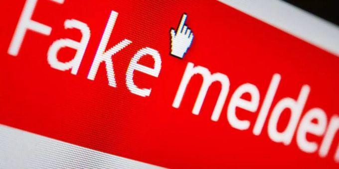 Brüssel - Facebook und Google müssen mehr gegen Fake News tun