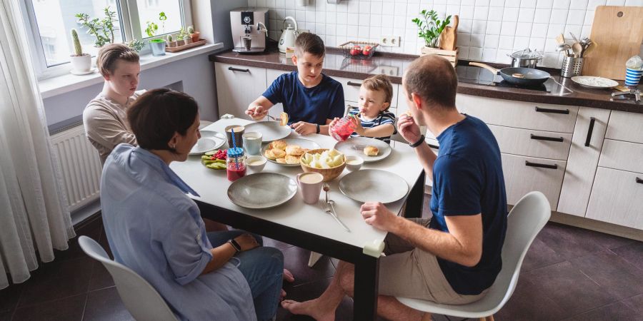 Familien zusammenkommen Gemeinsames austauschen