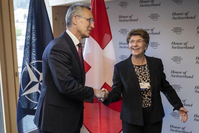Nato-Generalsekretär Jens Stoltenberg und Bundesrätin Viola Amherd am WEF 2022 in Davos. Nato