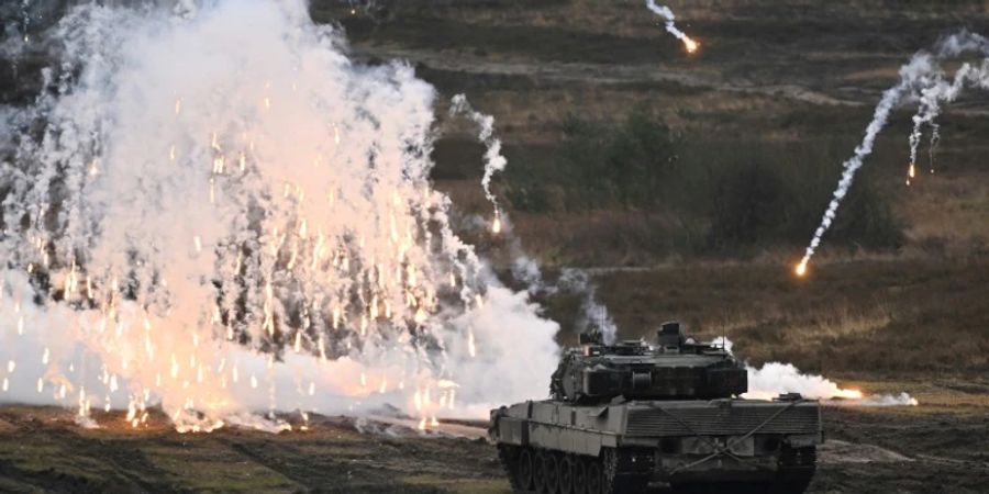 Leopard-2-Panzer auf Übungsplatz in Augustdorf