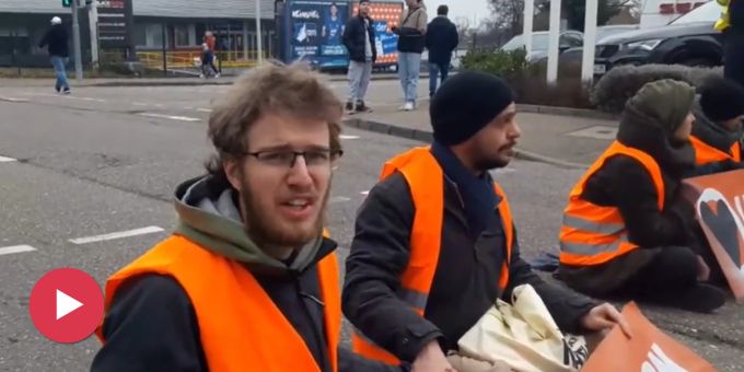 Gefängnis! - Klima-Kleber blockiert Stunden nach Urteil wieder Strasse