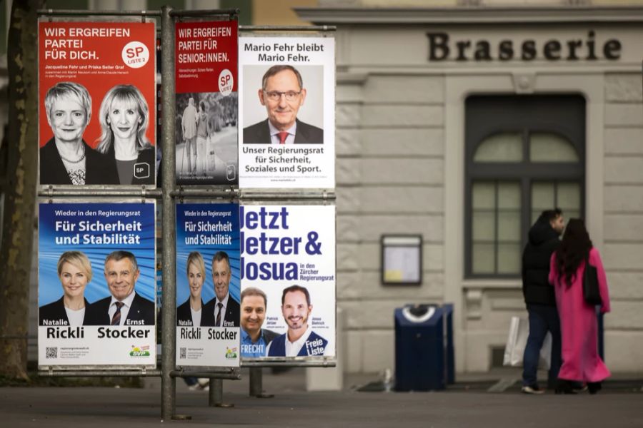 Verschiedene Wahlplakate für die kommenden Kanton- und Regierungsratswahlen in Zürich.