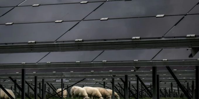Solarenergie auf einem Feld Solarenergie auf einem Feld