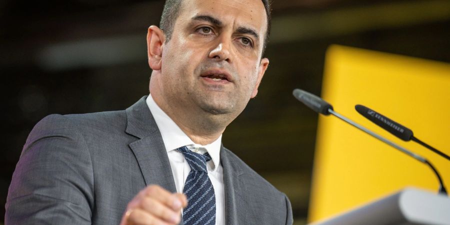 «Eine solide Finanzpolitik bedeutet keine Steuererhöhungen. Und eine solide Finanzpolitik bedeutet die Einhaltung der Schuldenbremse», sagt FDP-Generalsekretär Bijan Djir-Sarai.