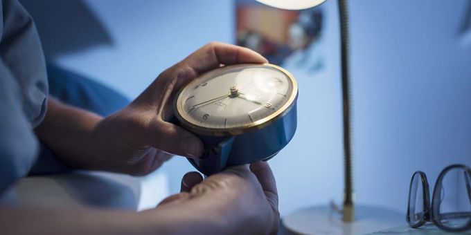Ab Sonntag, 2.00 Uhr, gilt wieder die Sommerzeit: Die Uhr muss um eine Stunde vorgestellt werden. (Symbolbild) Ab Sonntag, 2.00 Uhr, gilt wieder die Sommerzeit: Die Uhr muss um eine Stunde vorgestellt werden. (Symbolbild)
