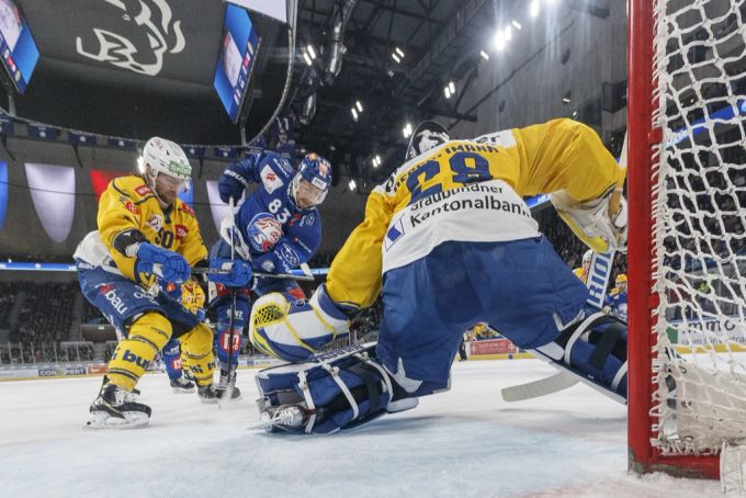 Erst in der Schlussphase kann der ZSC Aeschlimann bezwingen. Das eine Tor reicht aber zum Heimsieg. HCD ZSC