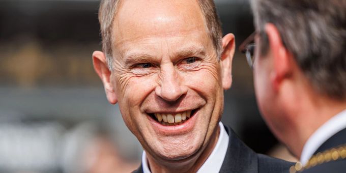 Prinz Edward ist vom britischen König Charles III. zum Herzog von Edinburgh ernannt worden. edward, duke of edinburgh