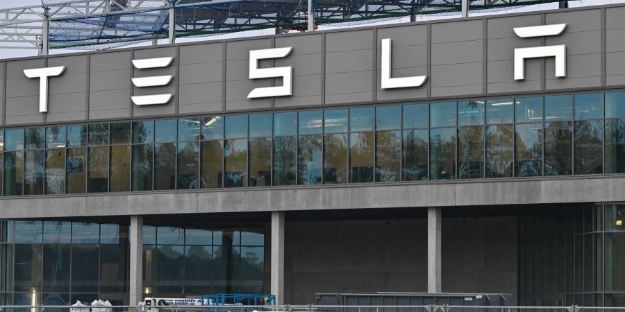 Seit März 2022 stellt Tesla in seiner einzigen europäischen Autofabrik in Grünheide in Berlin Elektrofahrzeuge her.