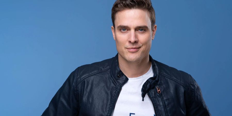 Der «Tagesschau»-Sprecher Constantin Schreiber hat ein Buch geschrieben, das sich um Glück dreht.