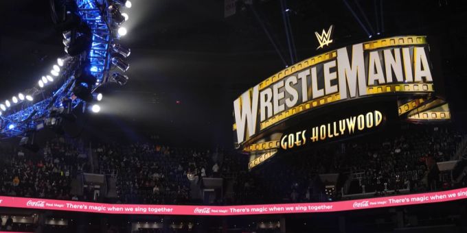 Das Zeichen von WrestleMania während der WWE Monday Night RAW. WWE