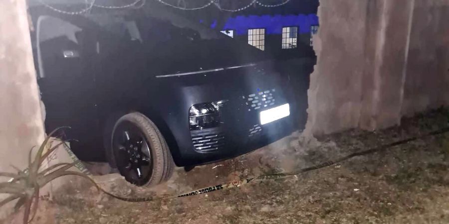 Ein Fahrzeug nach dem Überfall auf den deutschen Touristen in der Nähe des Kruger-Nationalparks am 3. Oktober 2022.