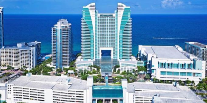 Die Credit Suisse kauft mit Trinity Investments das Diplomat Beach Resort in Florida. Credit Suisse Beach Resort