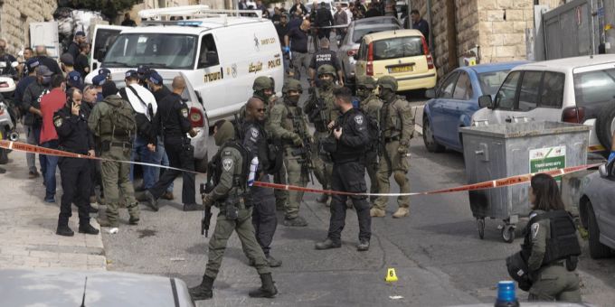 In Jerusalem wurden zwei Menschen bei einem Terror-Anschlag verletzt, am Freitag starben sieben Menschen durch Schüsse. Jerusalem