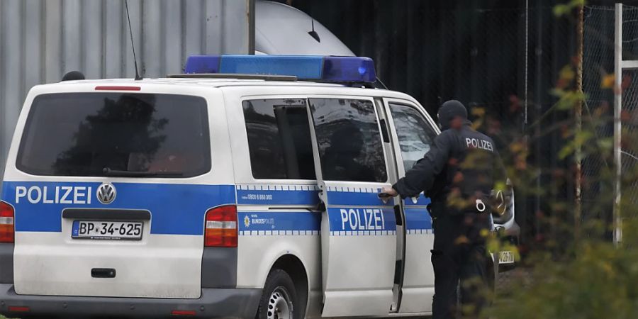 ARCHIV - Die Bundesanwaltschaft hat im Dezember mehrere Menschen aus der sogenannten «Reichsbürgerszene» im Zuge einer Razzia festnehmen lassen. Nach ursprünglich 54 Verdächtigen erhöhte sich die Zahl. Foto: Julian Rettig/dpa