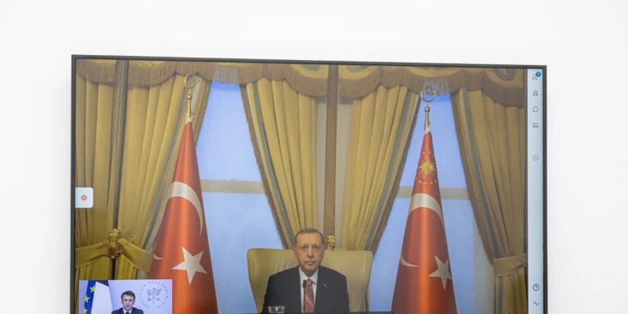 Recep Tayyip Erdogan (rechts) im Gespräch mit Emmanuel Macron