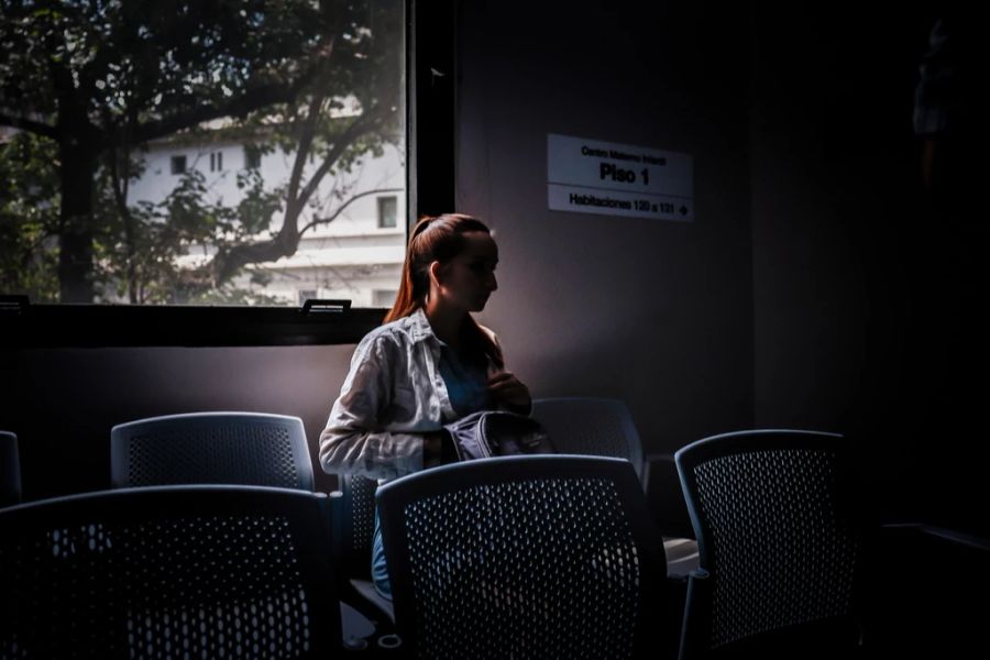 Eine schwangere Russin wartet auf ihre Behandlung in einem Krankenhaus in Buenos Aires.