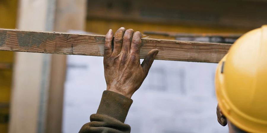 Das Bezirksgericht Zürich beschäftigt sich mit einem Bauunternehmer, der ungarische und moldawische Arbeiter ausgebeutet haben soll. (Symbolbild)