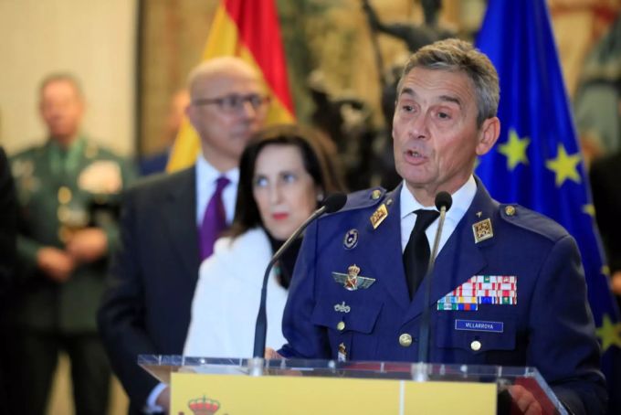 Der spanische Generalstabschef Miguel Ángel Villarroya ist nach einer verfrühten Corona-Impfung zurückgetreten. Coronavirus impfung spanien Villarroya