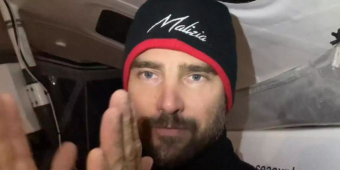 Screenshot aus einem Video des Seglers Boris Herrmann an Bord seiner «Seaexplorer – Yacht Club de Monaco» nach der Kollision mit einem Fischerboot. Boris Herrmann Vendée Globe