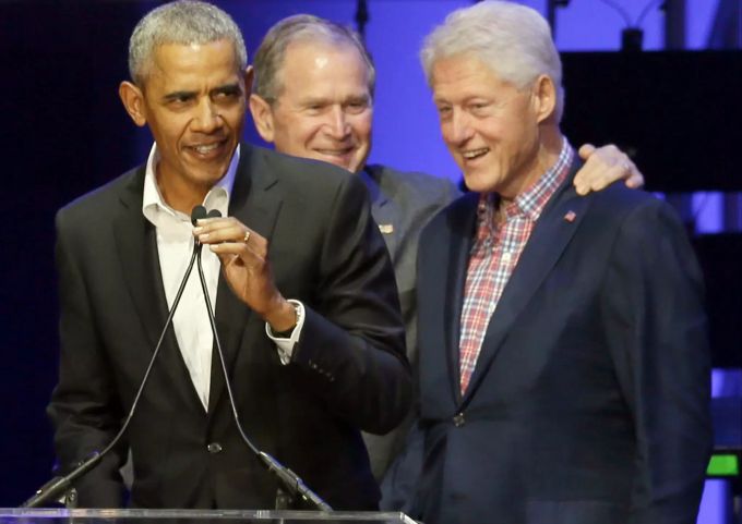 Die ehemaligen US-Präsidenten Barack Obama (l-r), George W. Bush und Bill Clinton zeigten sich bereit, sich vor laufender Kamera eine Corona-Impfung geben zu lassen. Coronavirus Impfung
