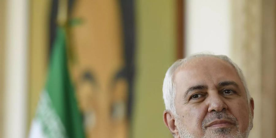 ARCHIV - Mohammed Dschawad Sarif, Aussenminister von Iran, nimmt inmitten der Corona-Pandemie an einer Pressekonferenz mit seinem venezolanischen Amtskollegen Arreaza teil. Foto: Matias Delacroix/AP/dpa