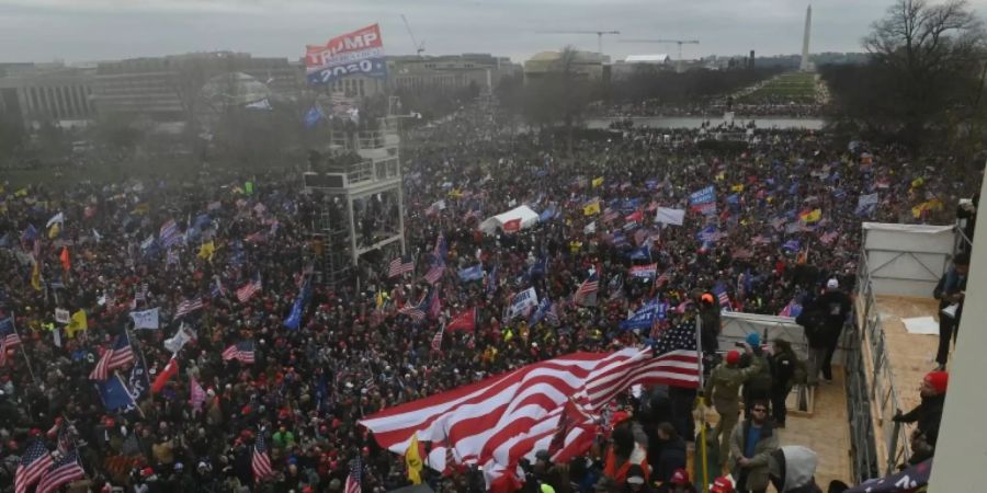 Vor dem Kapitol gab es Zusammenstösse zwischen Demonstranten und der Polizei