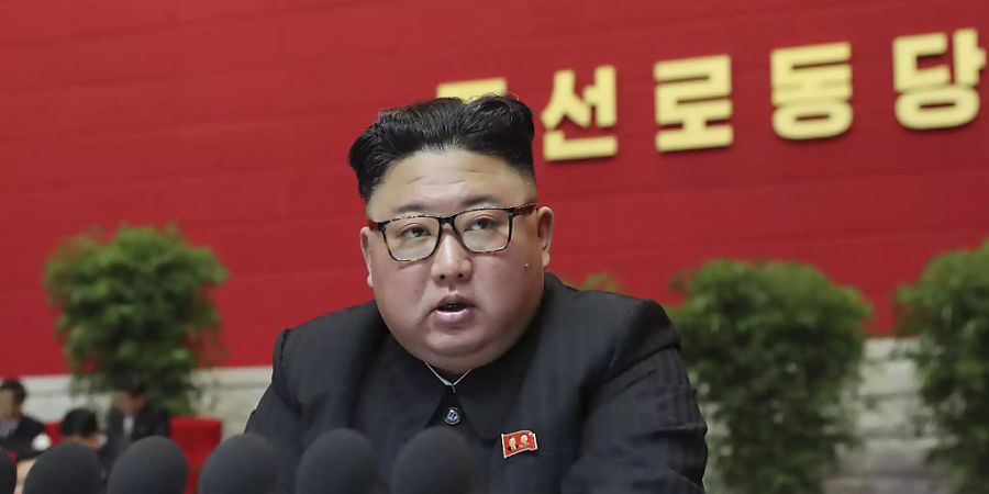 Der nordkoreanische Machthaber Kim Jong Un betrachtet die USA nach wie vor als grössten Feind des Landes, dies trotz früheren Treffen mit US-Präsident Donald Trump. (Archivbild)