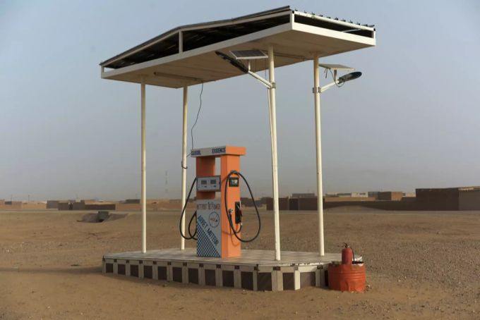 Das Land Niger ist zu einem Drittel Wüste. Es ist dementsprechend schwierig, Lebensmittel anzubauen. In letzter Zeit setzt der Regen zudem häufig aus. Niger Sahel