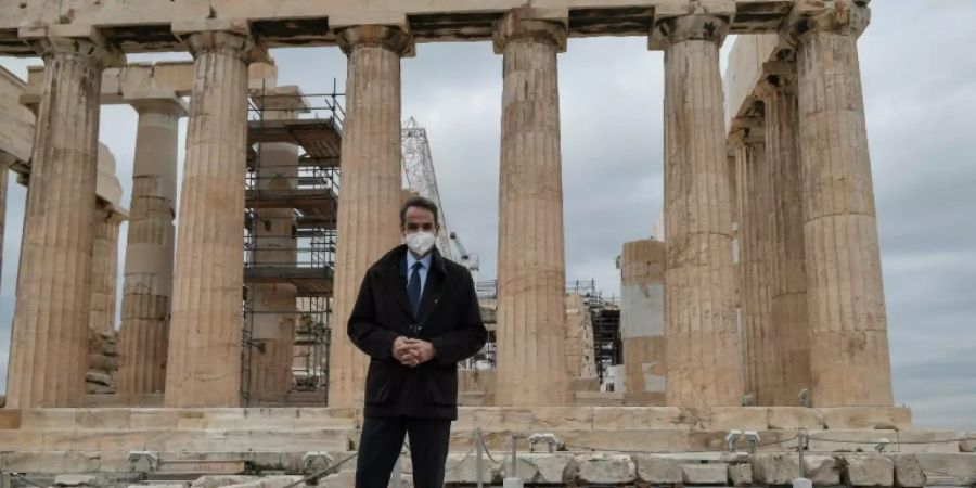 Mitsotakis im Dezember vor der Akropolis