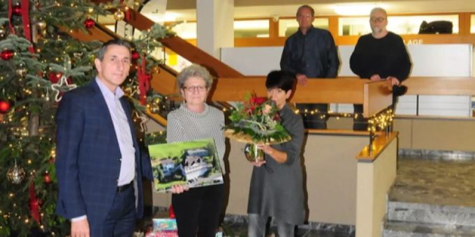 (v.l.n.r.): Gemeindepräsident Alois Gunzenreiner, Dorothea Lieberherr, Danyela Brunner, Gemeinderat Pirmin Sieber, Georg Raguth.