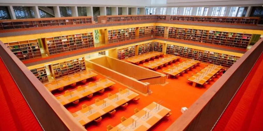 Der Allgemeine Lesesaal der Staatsbibliothek. Foto: Christoph Soeder/dpa