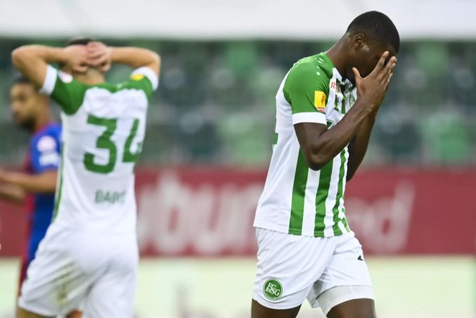 Frust bei den Spielern des FCSG. FC Basel FCSG