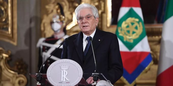 Italiens Präsident Sergio Mattarella bei einer Pressekonferenz. italien sergio mattarella